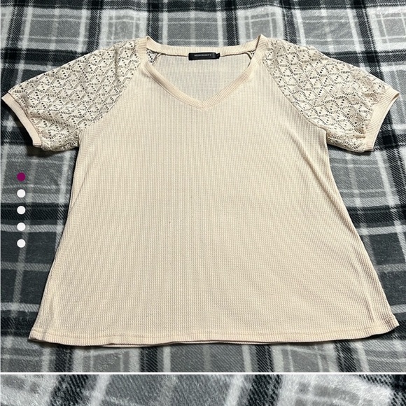 Merokeety Tops - MEROKEETY women’s v neck short sleeve lace top 3/$15